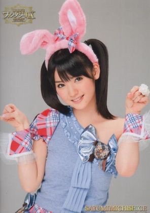 女性アイドル、歌手の可愛い衣装を貼るトピ