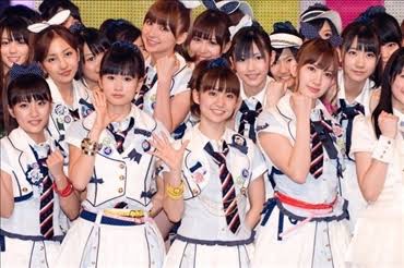 女性アイドル、歌手の可愛い衣装を貼るトピ