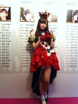 女性アイドル、歌手の可愛い衣装を貼るトピ