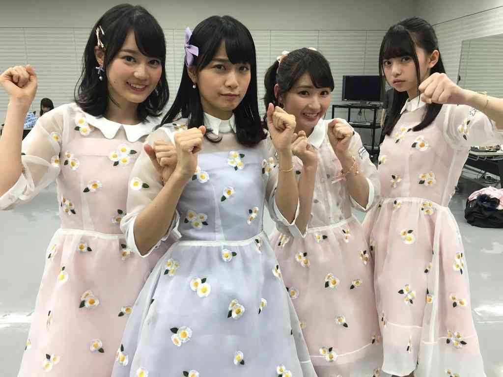 女性アイドル、歌手の可愛い衣装を貼るトピ