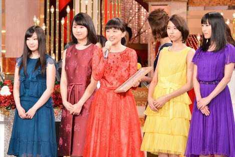 女性アイドル、歌手の可愛い衣装を貼るトピ