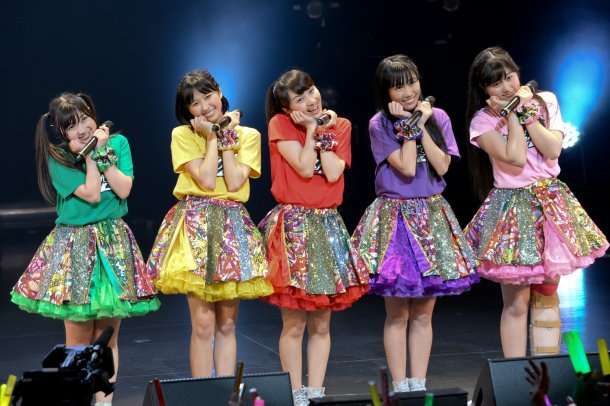 女性アイドル、歌手の可愛い衣装を貼るトピ