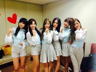 女性アイドル、歌手の可愛い衣装を貼るトピ