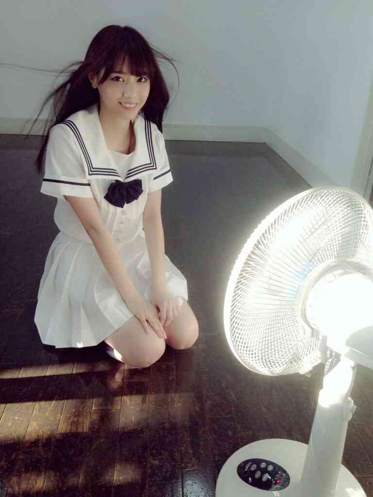 女性アイドル、歌手の可愛い衣装を貼るトピ