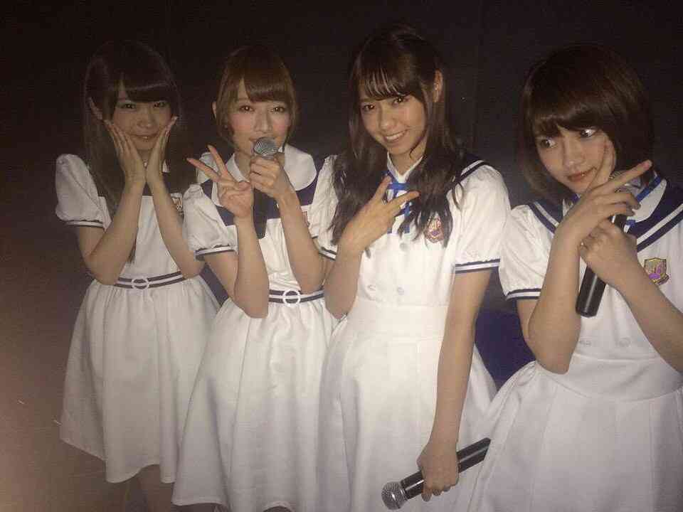 女性アイドル、歌手の可愛い衣装を貼るトピ