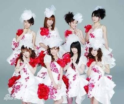 女性アイドル、歌手の可愛い衣装を貼るトピ