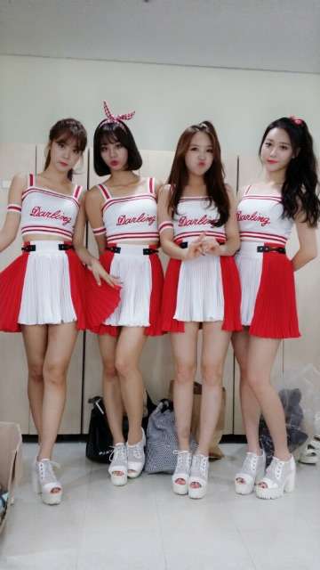 女性アイドル、歌手の可愛い衣装を貼るトピ