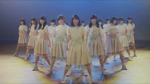 女性アイドル、歌手の可愛い衣装を貼るトピ