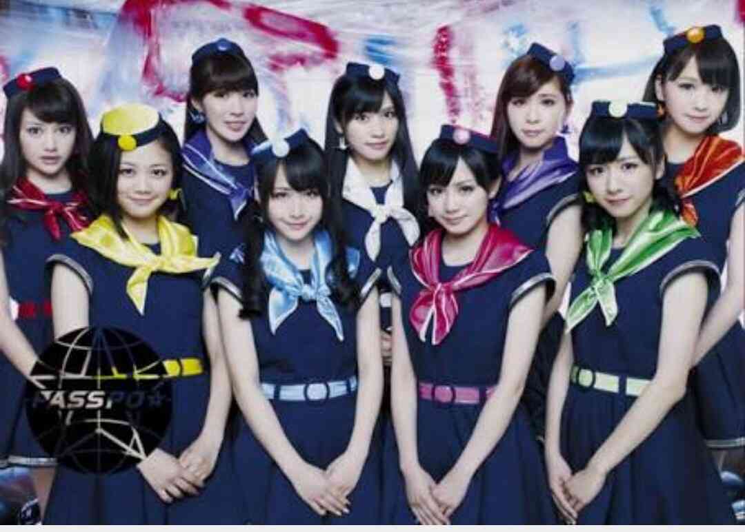 女性アイドル、歌手の可愛い衣装を貼るトピ