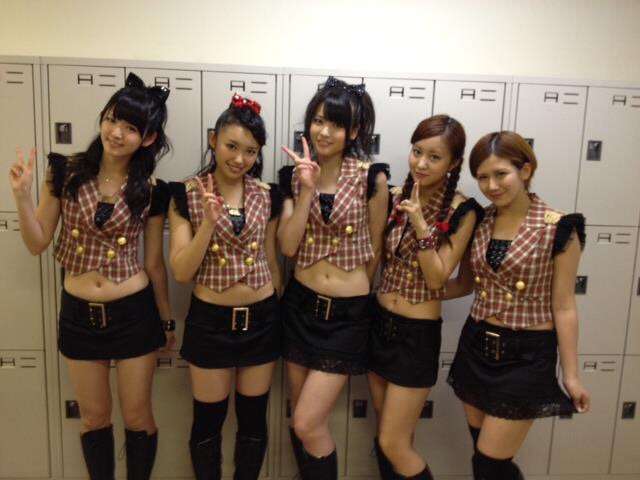女性アイドル、歌手の可愛い衣装を貼るトピ
