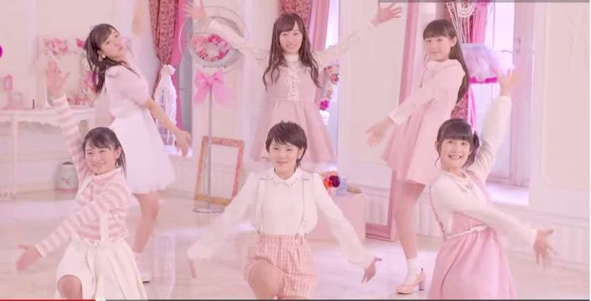 女性アイドル、歌手の可愛い衣装を貼るトピ