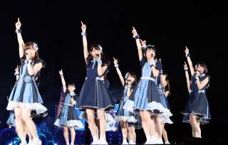 女性アイドル、歌手の可愛い衣装を貼るトピ