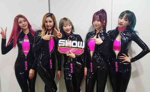 女性アイドル、歌手の可愛い衣装を貼るトピ