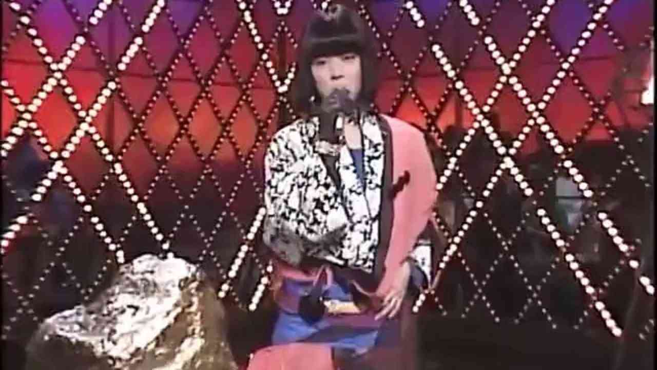 女性アイドル、歌手の可愛い衣装を貼るトピ