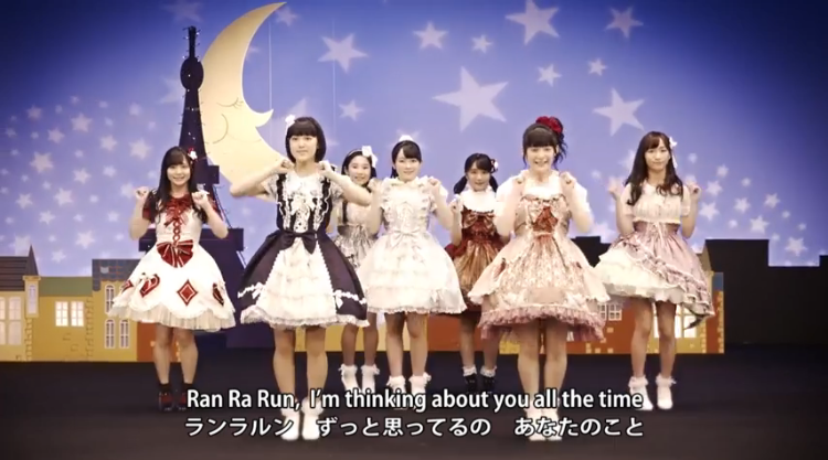 女性アイドル、歌手の可愛い衣装を貼るトピ