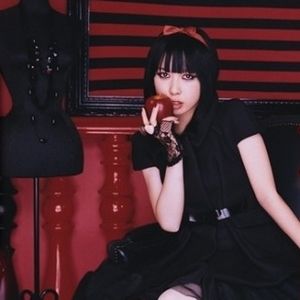 女性アイドル、歌手の可愛い衣装を貼るトピ