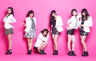 女性アイドル、歌手の可愛い衣装を貼るトピ