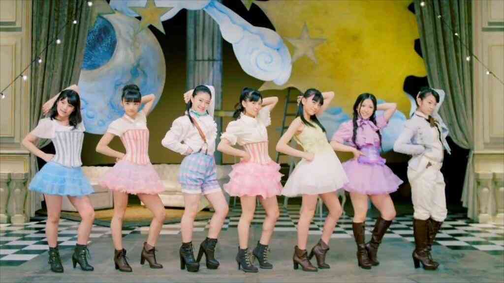 女性アイドル、歌手の可愛い衣装を貼るトピ
