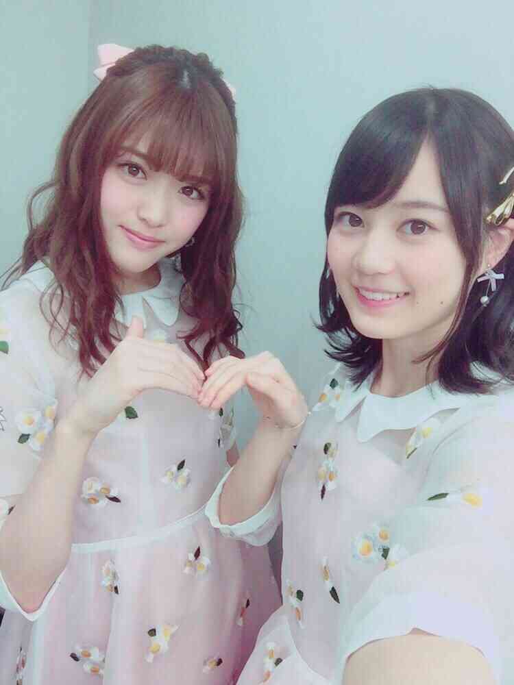女性アイドル、歌手の可愛い衣装を貼るトピ