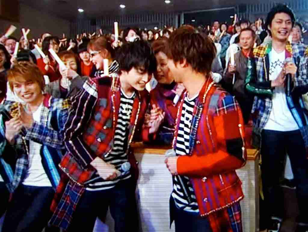 SMAP、騒動後5人で初生歌唱 会場&ネット沸く「笑顔は私たちを幸せに」