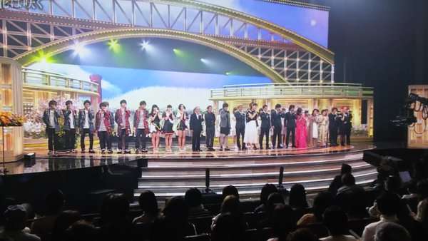 SMAP、騒動後5人で初生歌唱 会場&ネット沸く「笑顔は私たちを幸せに」