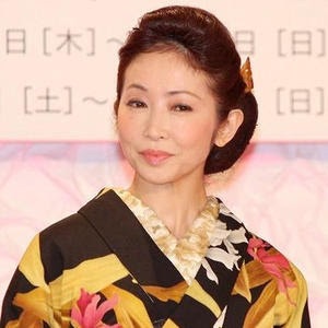 そんなに綺麗じゃないけど色っぽい女性