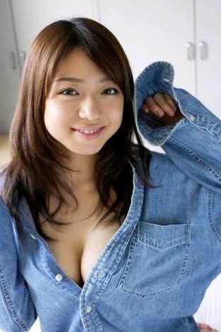 そんなに綺麗じゃないけど色っぽい女性