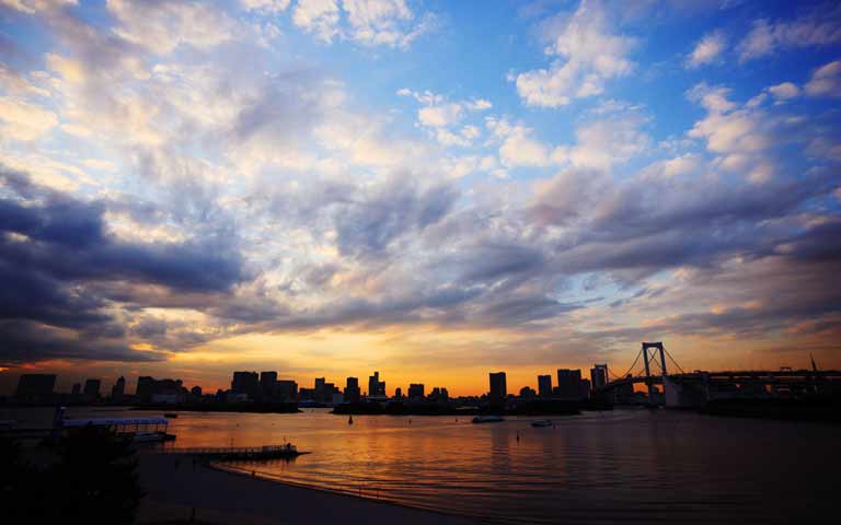 空の画像を貼って気分転換するトピ