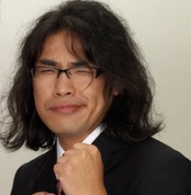 パーマスタイルの似合うイケメン