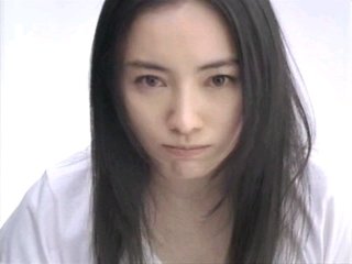 怒っている芸能人の画像