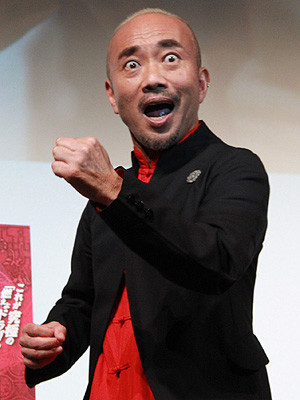 怒っている芸能人の画像