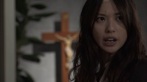 怒っている芸能人の画像