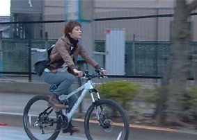ガタイが良くてこれからの季節服装困ってる人〜