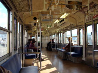 電車の中での飲食について