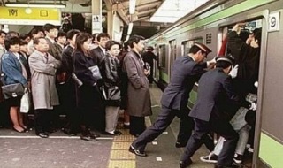 電車のリュック、邪魔じゃないですか？
