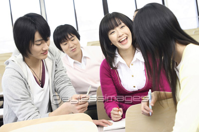 この春から環境変わった人~!