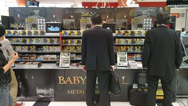 BABYMETAL：ニューアルバムがビルボード39位　坂本九以来53年ぶりトップ40入り
