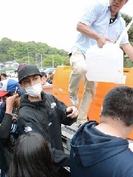 パーカーが似合う芸能人の画像を貼るトピ