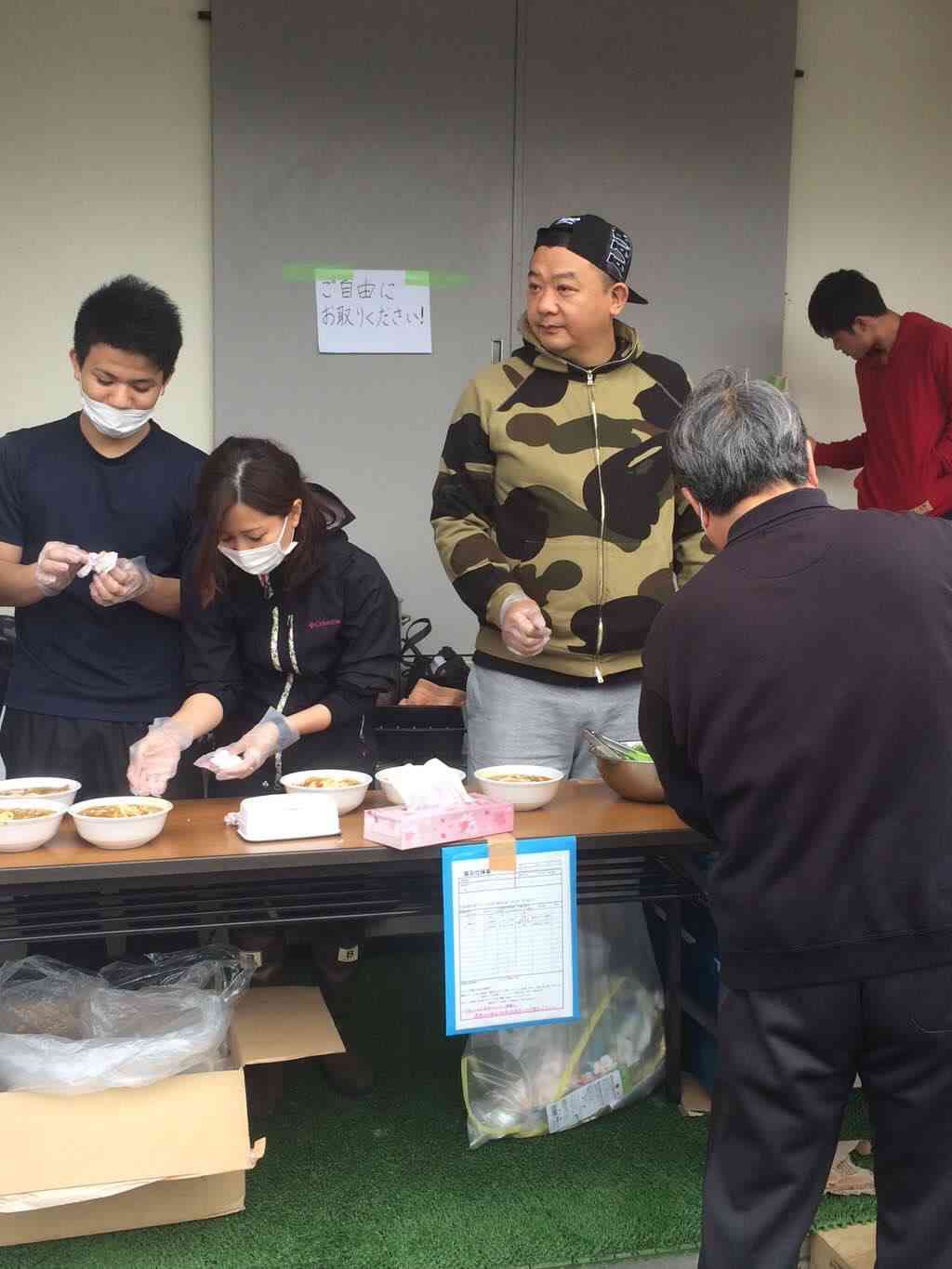 SMAP中居正広、熊本の長嶺小に炊き出し参戦！さっそくバレる
