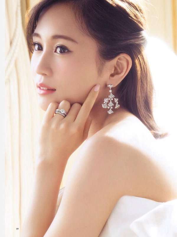 前田敦子、幸せオーラ全開のウエディングドレス姿を初披露！