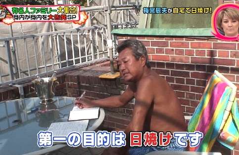 胸や下半身も丸見え…ジェニファー・ロペスのドレスがほぼ裸！