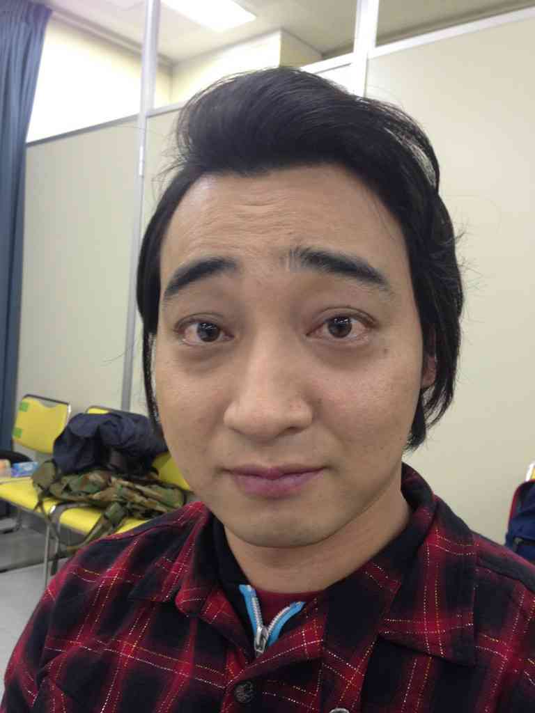 顔の一部で誰か当てるトピ