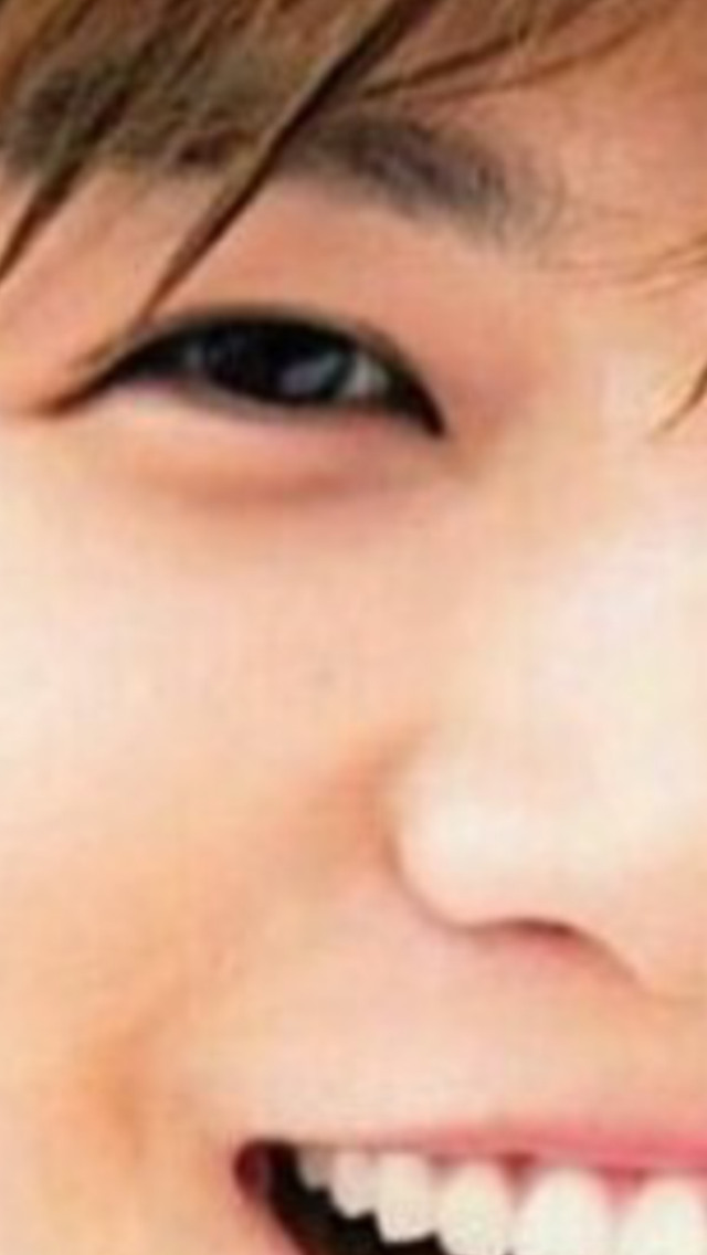 顔の一部で誰か当てるトピ