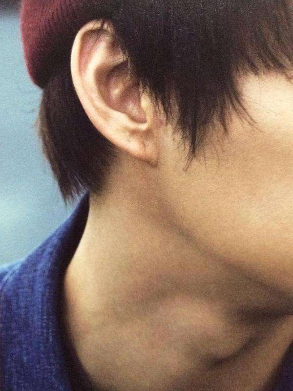 顔の一部で誰か当てるトピ