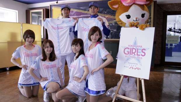 脊山麻理子が野球観戦で大型ビジョンに、BAYスマイルショットに選ばれる