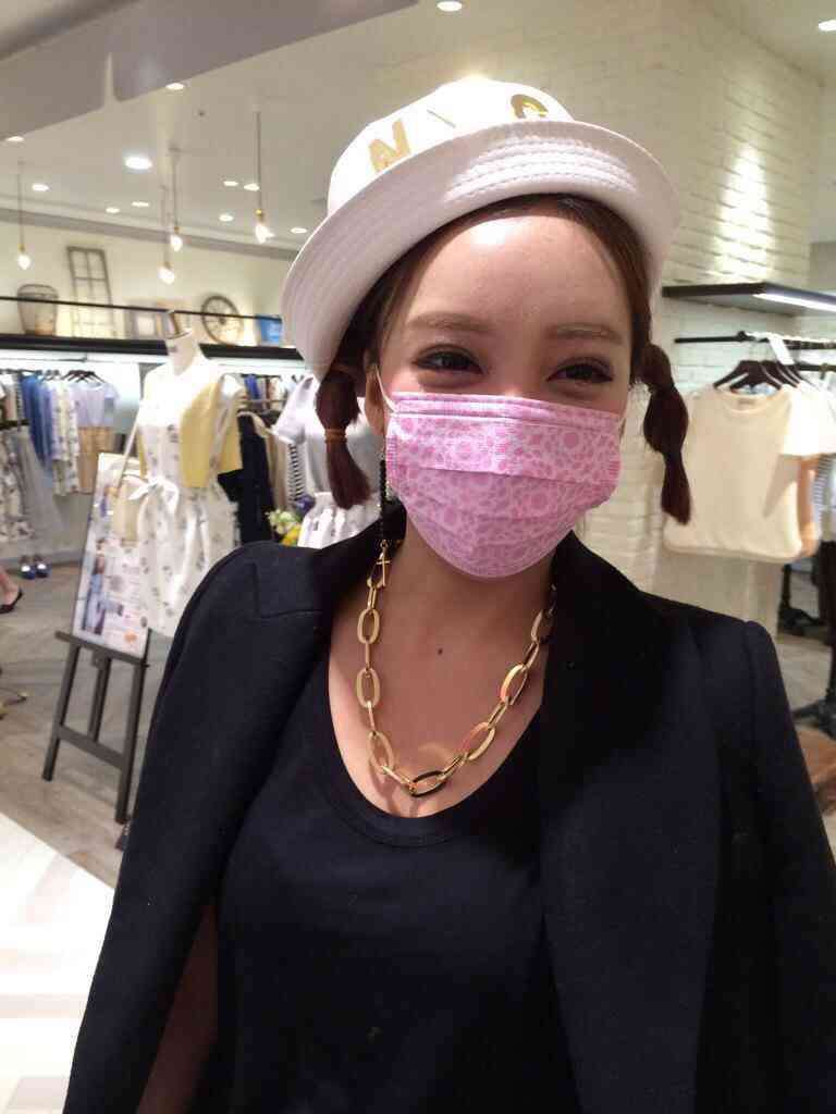 ざわちん、歌手デビューで“オリコン1位宣言” 目標は「武道館、東京ドーム!」