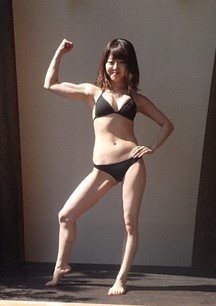 「旅ずきんちゃん」でAKB48・峯岸みなみが噂のボディを大胆披露、元パイレーツ・浅田好未の最新“だっちゅーの”も