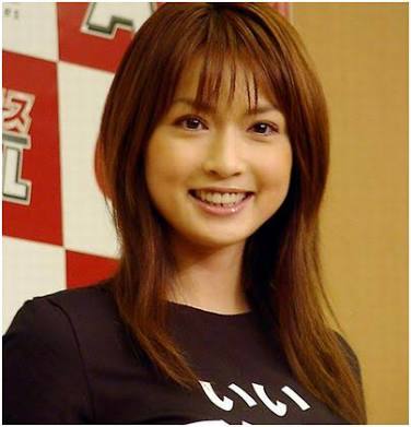 板野友美、「大赤字アイドル」へ!?　主演ホラー映画＆10周年フォトブックが相次いで大爆死