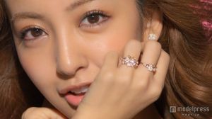 板野友美、「大赤字アイドル」へ!?　主演ホラー映画＆10周年フォトブックが相次いで大爆死