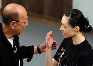 栗山千明の新CMでエラの違いが歴然に ネットでは「また顎削った？」と指摘